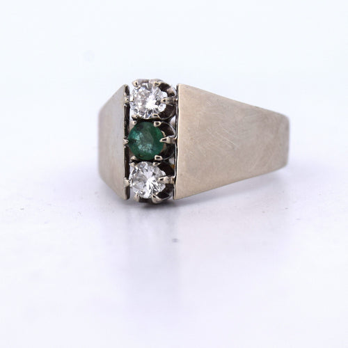 Bague 57 Bague vintage en or blanc avec émeraudes et diamants 58 Facettes