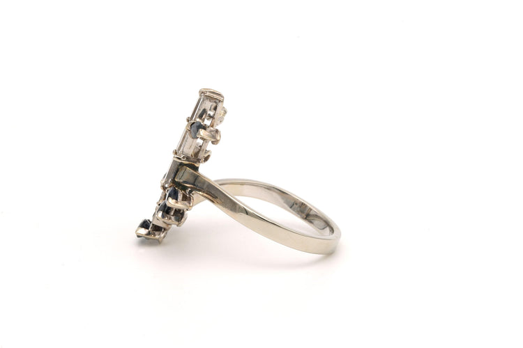 Bague 51 Bague Années 70 en or blanc 18 carats sertie de saphirs, de diamants "taille" baguette et "taille" brillant (+-0.084ct) 58 Facettes 22066