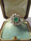 Bague 54 Bague Pompadour or blanc, émeraude et diamants 58 Facettes