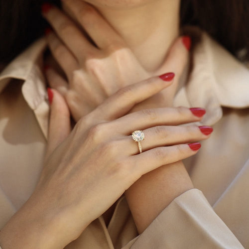 Bague 53 Solitaire en or jaune 18K avec diamant central 3,04 ct K-VS2 HRD et pavage 1,75 ct - Taille 53 58 Facettes FB10500