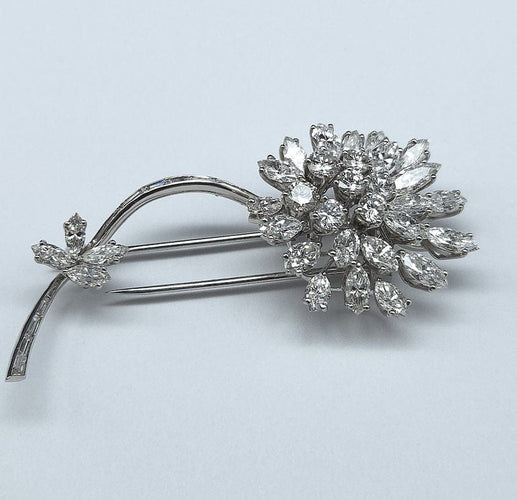Broche BROCHE MOTIF FLORAL PLATINE ET DIAMANTS 58 Facettes 250194