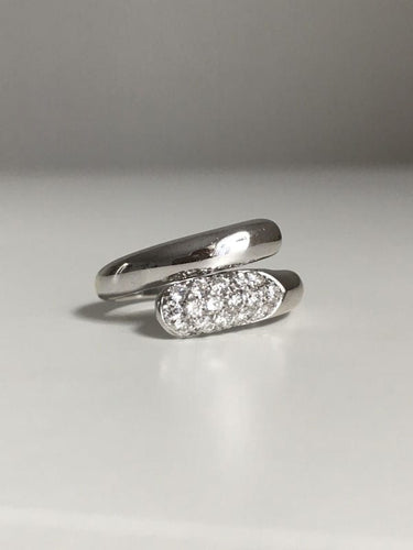 Bague 50 Bague BVLGARI modèle Astrea en or blanc 18K et diamants 58 Facettes