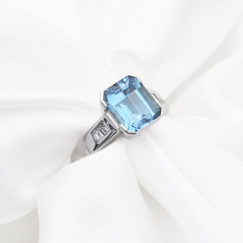 Bague Bague en or blanc avec une aigue-marine de 2,9 ct et des diamants de 0,20 ct 58 Facettes 17402