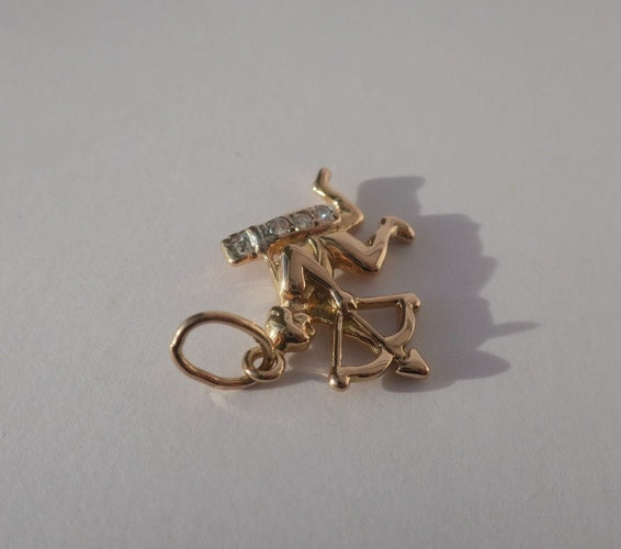 Pendentif Pendentif zodiaque Sagittaire en or rose 14 carats et pierres 58 Facettes