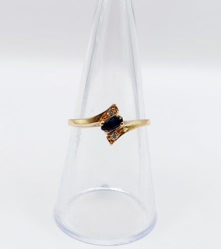 Bague 54 Bague vintage or jaune, saphir navette et diamants 58 Facettes A05234