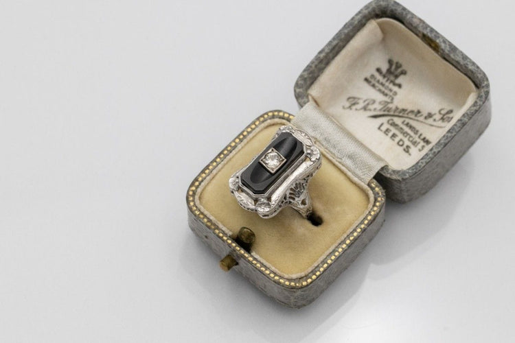Bague 47 Vintage Art Déco diamond and onyx ring, 1930s. 58 Facettes 11473