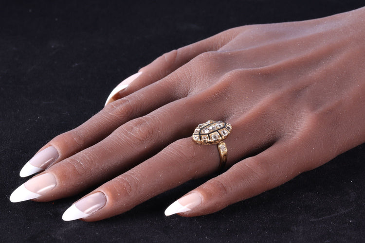 Bague 51 Élégance ornée : une bague rococo incrustée de diamants 58 Facettes 16340-0042