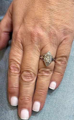 Marquise ancienne en or blanc 18 carats et diamants 58 Facettes