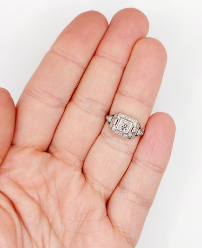 Bague 52 Bague tank art deco Platine diamant 0,25 carats entouré de diamants ronds (circa 1920) 58 Facettes A05355