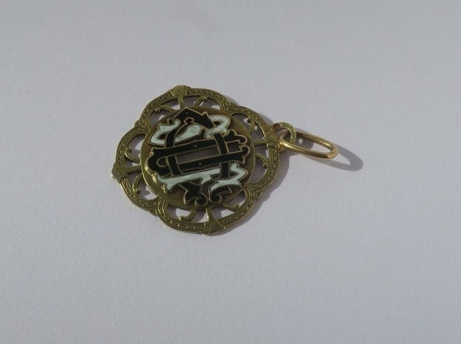 Pendentif Pendentif monogramme ajouré émail or 58 Facettes