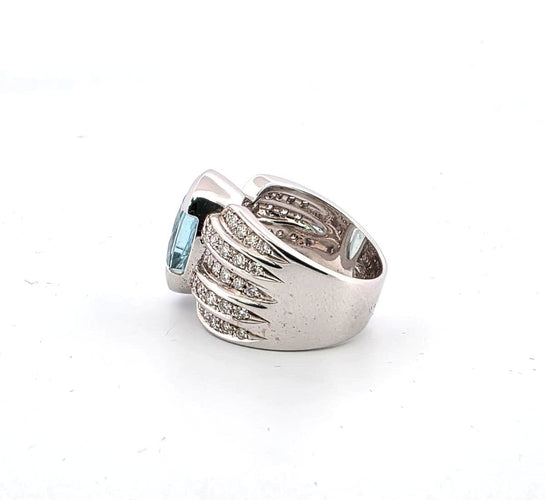 Bague 56 Bague en or blanc 18 kt avec grande aigue-marine et diamants 58 Facettes
