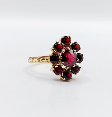 Bague 54.5 Bague marguerite vintage or rose et grenats 58 Facettes A05833