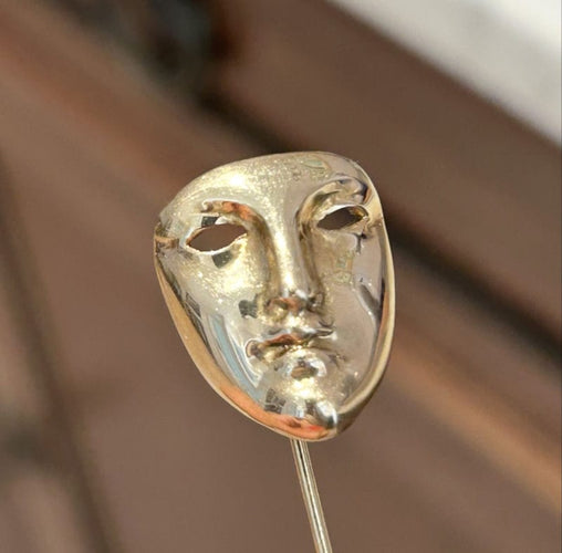 Broche Epingle en or jaune 18k par Jean-marie Fievez ( 1949-2007 ) 58 Facettes