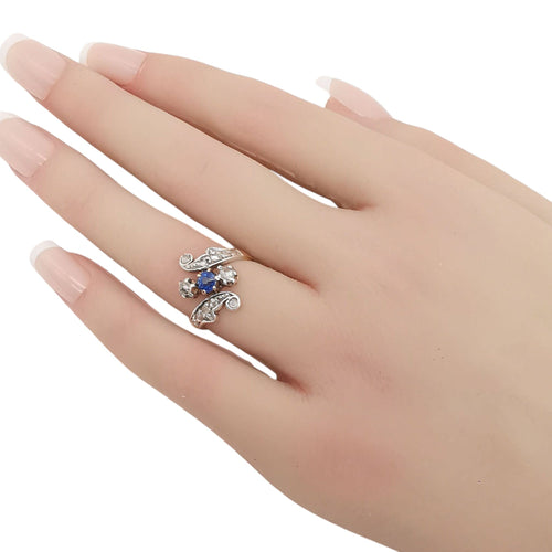 Zabytkowy pierścionek z szafirem i diamentami 