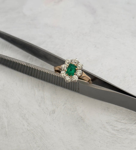 Bague 60 Bague ancienne en or 18 carats , émeraude et diamants 58 Facettes