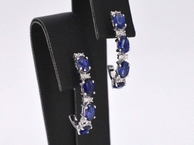 Boucles d'oreilles Boucles d'oreilles en or blanc avec diamants et saphir 58 Facettes 2130