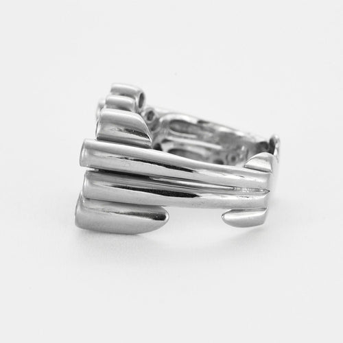 Bague 51 Bague moderniste en or gris et saphir 58 Facettes