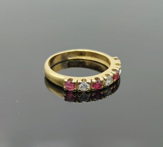 Bague 52.5 Demie alliance ornée de rubis et diamants 58 Facettes