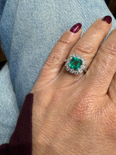 Bague 53 Bague Marguerite Or blanc Émeraude 1,69 carats et Diamants 58 Facettes 1.0000493/1