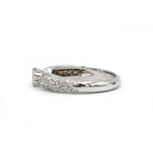 Bague 52 Bague - Or blanc et diamants 58 Facettes 1162