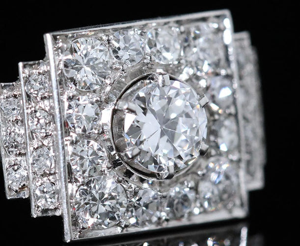 Bague Bague Art Deco 1930 en platine et brillants. 58 Facettes