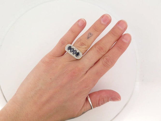 Bague 54 bague sertie 4 saphirs 2.08ct et 30 diamants 0.24ct 54 or blanc 18k 58 Facettes 267841