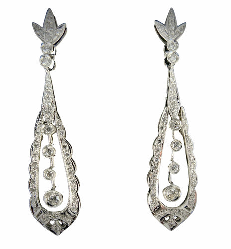 Boucles d'oreilles Paire de boucles d'oreilles pendante serties de brillants 58 Facettes