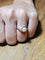Bague 52 Bague en or blanc, perle et diamants 58 Facettes