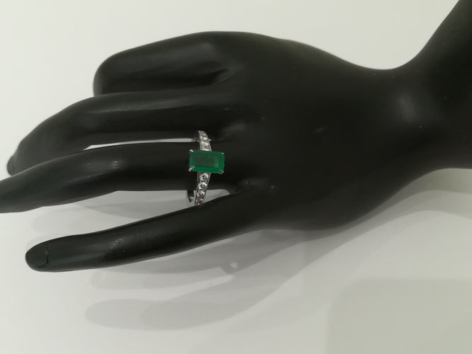 祖母绿、钻石、白金戒指