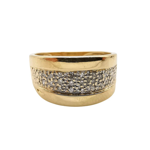 黄金和钻石戒指 