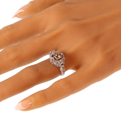 Bague 53 Bague édouardienne en platine avec diamant jaune fantaisie – Un écho dentelé à l'élégance des années 1920 58 Facettes 25115-0280