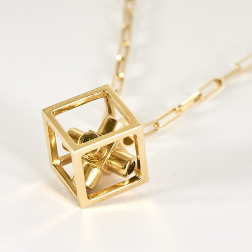 Collier Chaîne et pendentif cube en or jaune et tourmalines vertes 58 Facettes MONTE0164