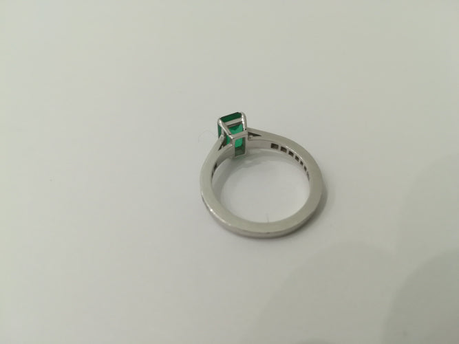 祖母绿、钻石、白金戒指