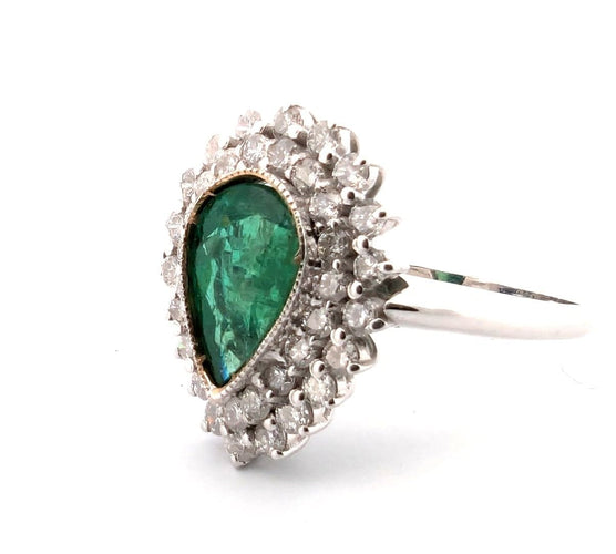 Bague 61 Bague en or blanc avec émeraude centrale et diamants environnants 58 Facettes