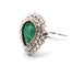 Bague 61 Bague en or blanc avec émeraude centrale et diamants environnants 58 Facettes
