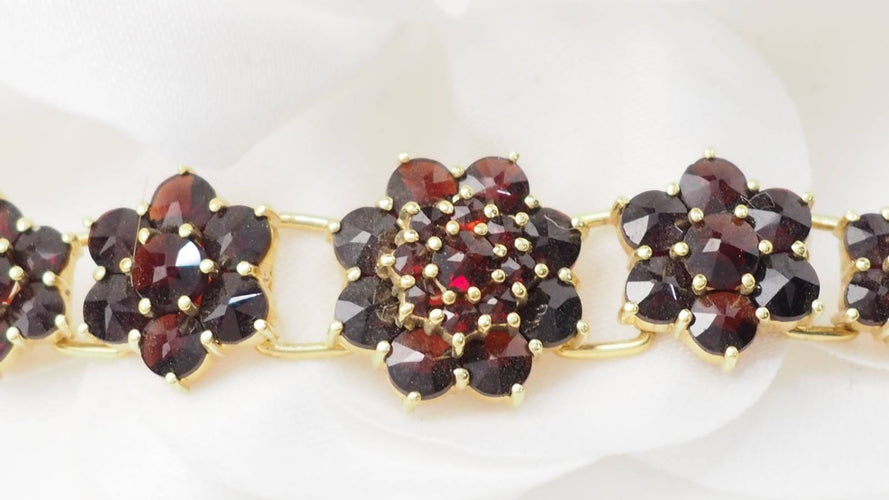Bracelet Bracelet vintage en or jaune et grenat 58 Facettes 29414