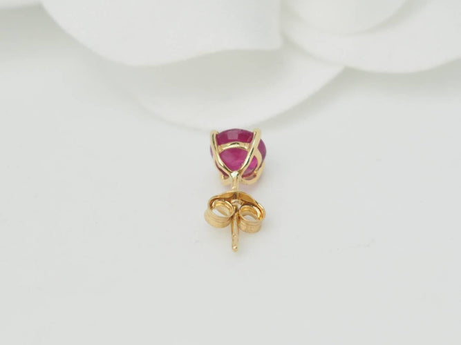 Boucles d'oreilles Puces d'oreilles en or jaune et rubis 58 Facettes BORub