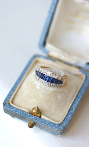 Арт деко калибрисани прстен са сафирима и дијамантима
