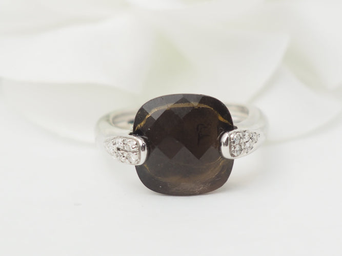 Anel em ouro branco, quartzo fumado e diamantes 