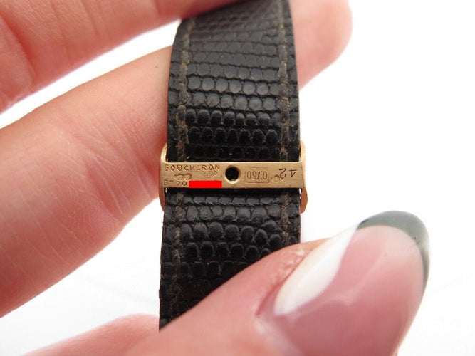 Montre vintage montre BOUCHERON carre 24 mm or jaune lezard mecanique 58 Facettes 258880