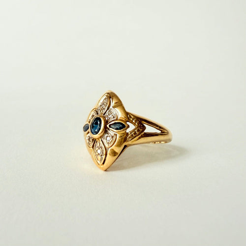 Bague 57 Bague navette Or jaune et saphirs 58 Facettes