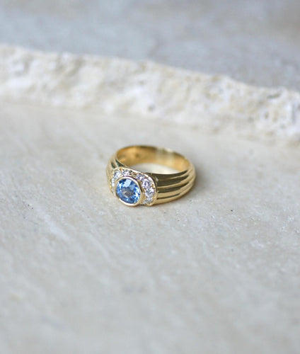 Bague 53 Bague jonc godronnée saphir de Ceylan et diamants en or jaune 18k 58 Facettes