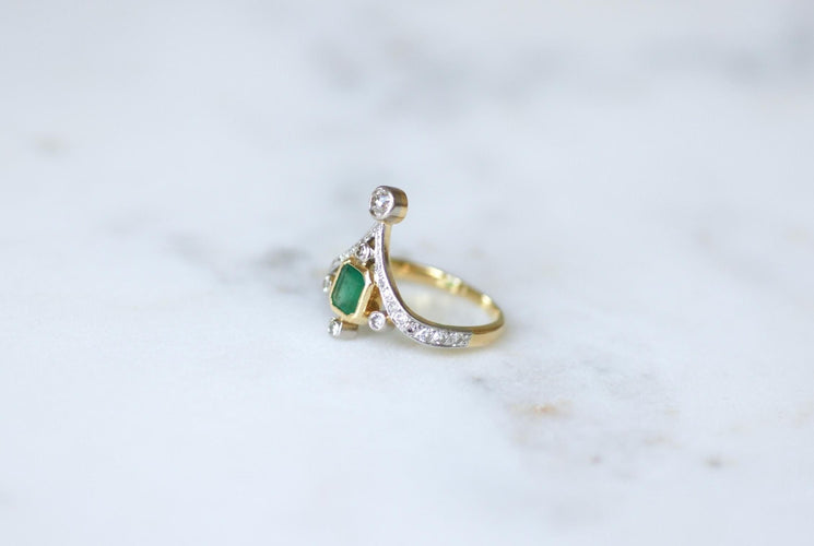 Bague 54 Bague Duchesse or jaune, platine, émeraude et diamants 58 Facettes