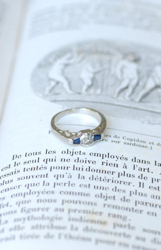 Bague 51.5 Bague Art Déco platine, diamant carré et saphirs 58 Facettes