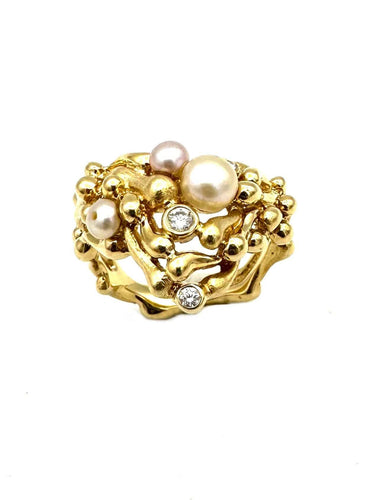 Bague 55 GILBERT ALBERT. Bague en or jaune, perles et diamants 58 Facettes