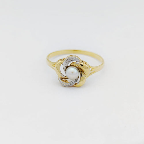 Prsten s květinou ze žlutého zlata a perly 