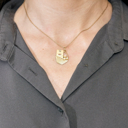 Pendentif AUGIS - Médaille d'Amour or jaune, diamants et rubis de synthèse 58 Facettes NAR0240