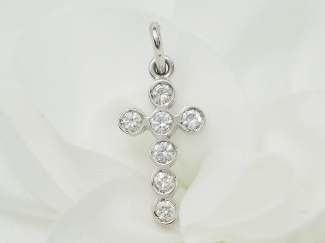 Pendentif Pendentif croix en or blanc et diamants 0.35ct 58 Facettes F4861