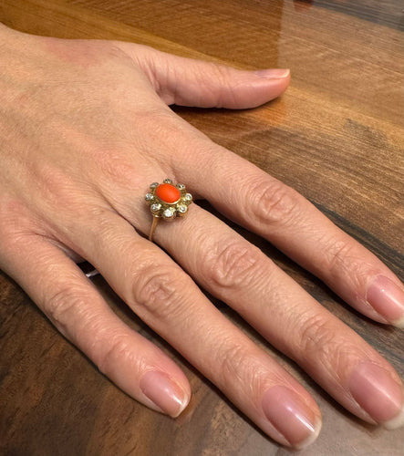 Bague 58 Bague en or diamants et corail rouge 58 Facettes