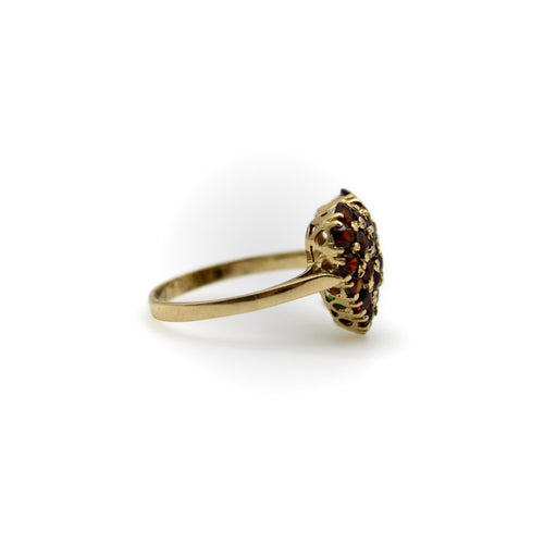 Anillo vintage de oro amarillo con corazón de granate pavé 